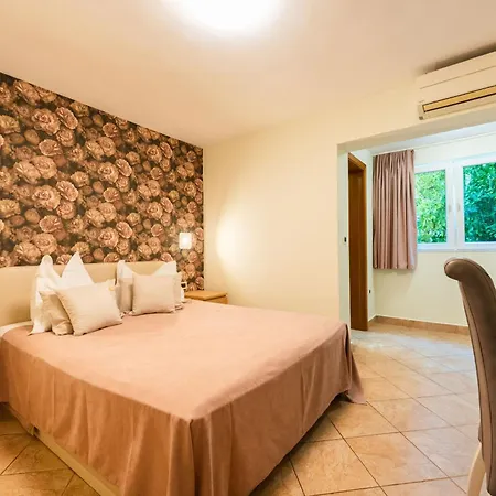 Terezija 3* Baška